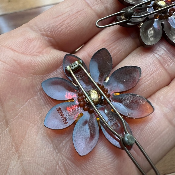 Vtg Auth Escada Gold and Brown Floral hair clips pair - Picture 9 of 10